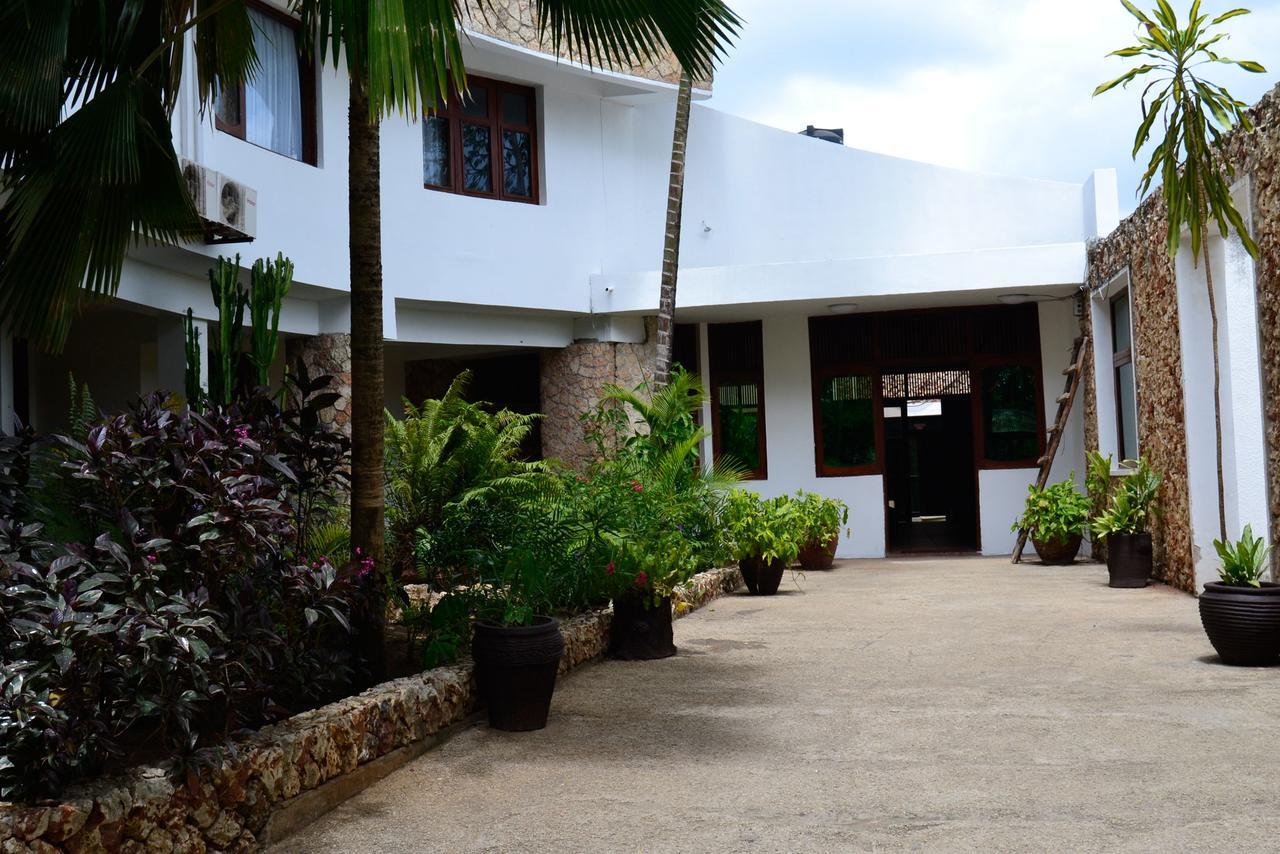 Serene Hotel Dar es Salaam Exterior photo